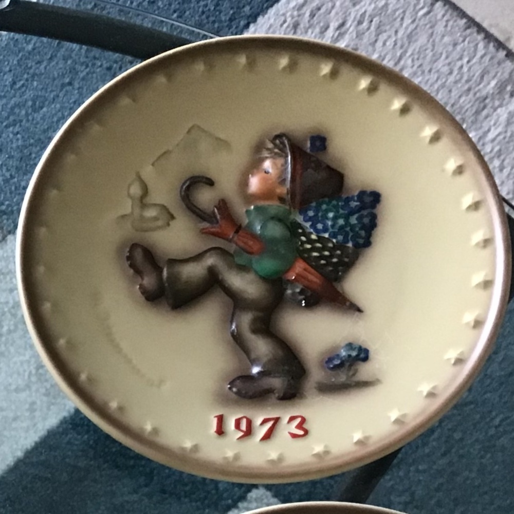 Vintage 1973  Hummel Goebel Collectible 3rd Annual Plate, Globe Trotter" W/Box